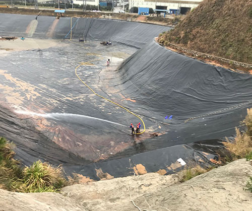 万冲镇废水池清理