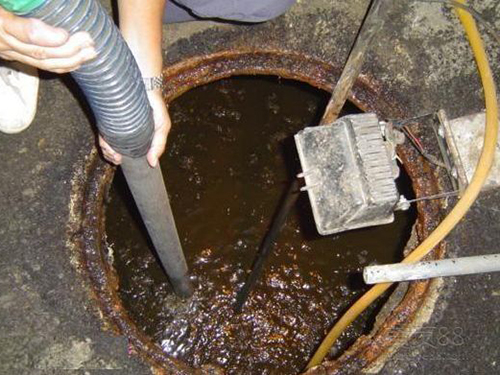 万冲镇隔油池清理