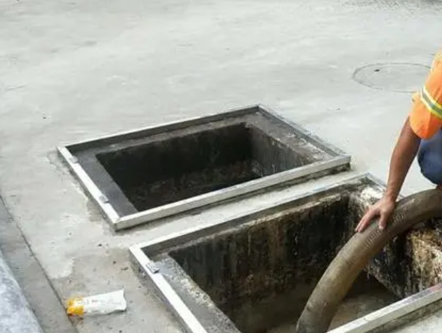 万冲镇化粪池清理