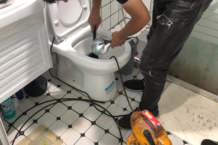 万冲镇马桶堵塞自己疏通还是找师傅？专业上门服务让你省时更省心